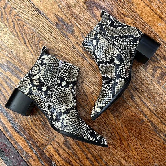 Everlane Boss Boot Leather Snakeskin (Women's
Size 7) - Picture 2 of 11